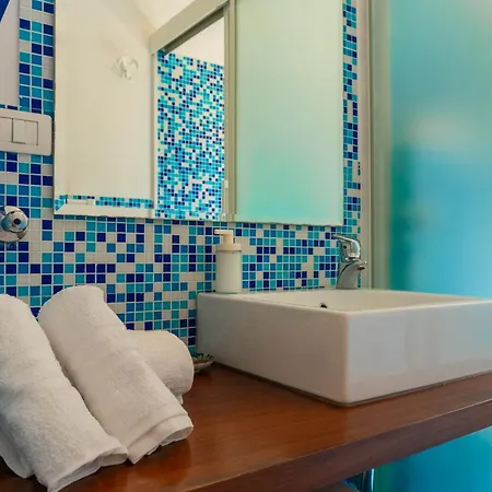 La Casetta Nel Borgo A Due Passi Dal Mare דירה *