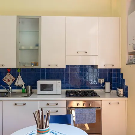 La Casetta Nel Borgo A Due Passi Dal Mare דירה *